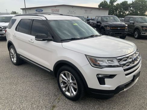 Used 2018 Ford Explorer XLT w/ Equipment Group 202A AWD/4WD image 2