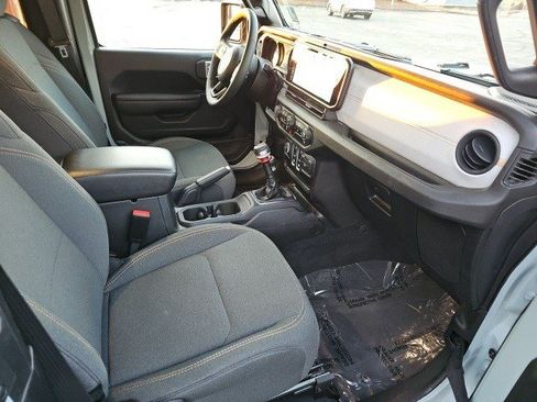Used 2024 Jeep Wrangler Sport S image 10