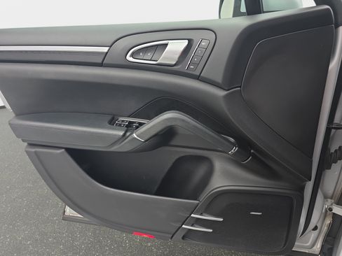 Used 2012 Porsche Cayenne AWD/4WD image 25