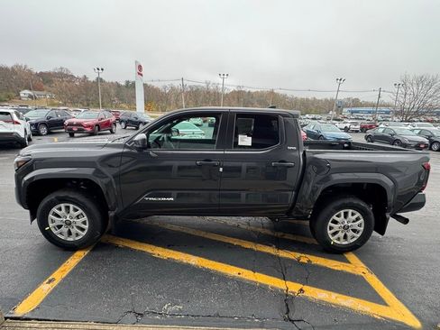 New 2025 Toyota Tacoma SR5 image 3