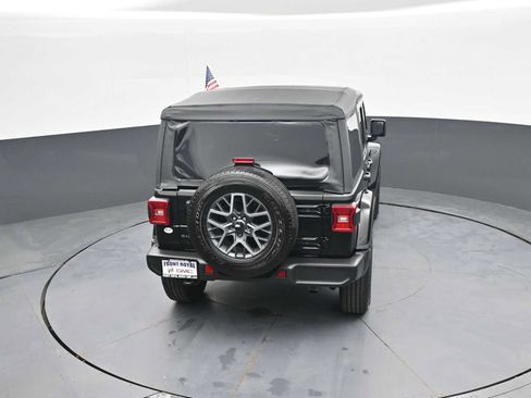 Used 2025 Jeep Wrangler Unlimited Sahara AWD/4WD image 28