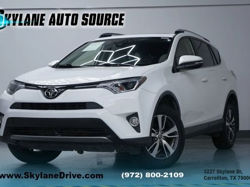 Used 2017 Toyota RAV4 XLE image 1