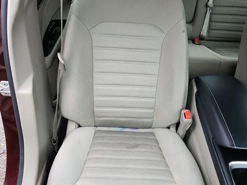 Used 2017 Ford Fusion SE w/ Fusion SE Technology Package image 18