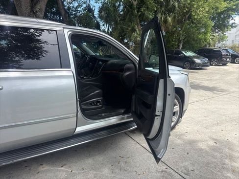 Used 2018 Cadillac Escalade ESV Luxury RWD image 14