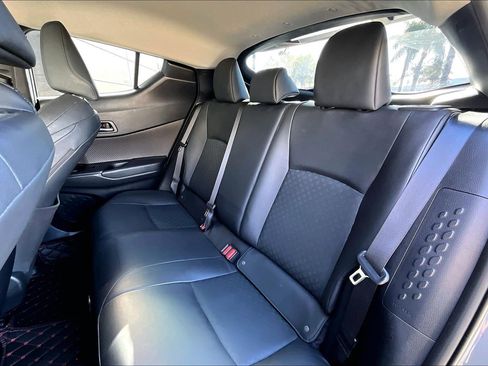 Used 2022 Toyota C-HR XLE image 26