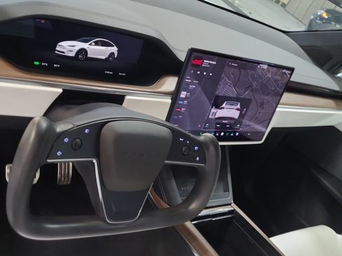Used 2023 Tesla Model X AWD/4WD image 4