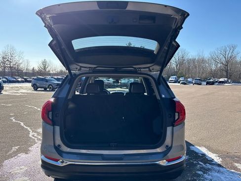 Used 2024 GMC Terrain SLT image 13