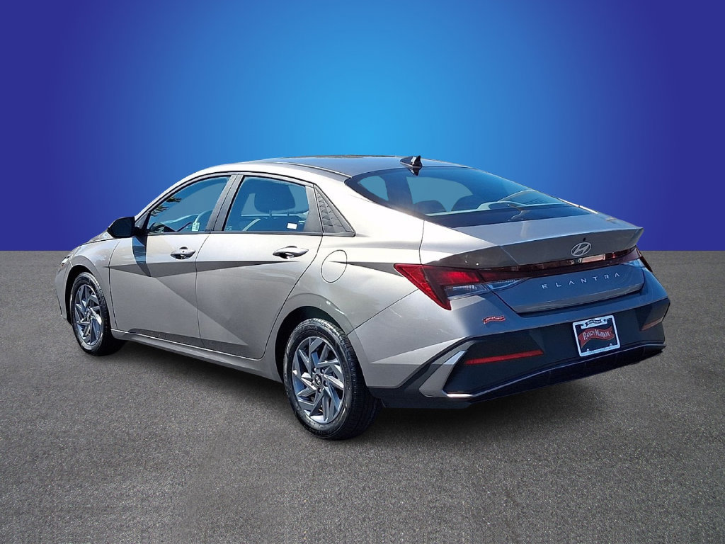 Used 2024 Hyundai Elantra SEL FWD image 6