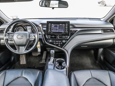 Used 2022 Toyota Camry SE image 12