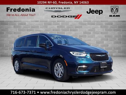 New 2025 Chrysler Pacifica Select