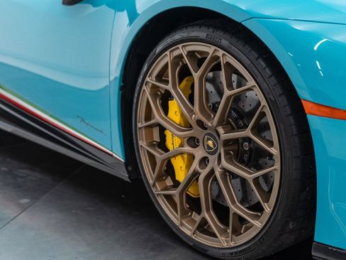 Used 2019 Lamborghini Huracan Performante AWD/4WD image 25