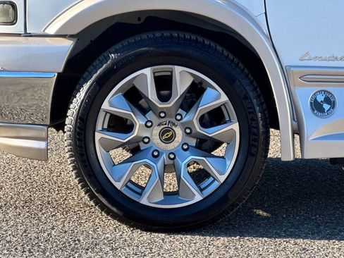 Used 2023 Chevrolet Express 2500 image 33