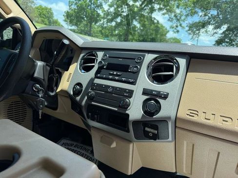 Used 2013 Ford F250 XLT w/ XLT Interior Pkg AWD/4WD image 18