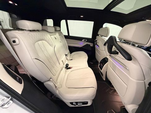 Used 2024 BMW X7 xDrive40i w/ Executive Package image 21