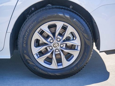 Used 2024 Toyota Sienna LE image 7