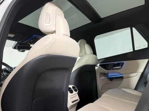 Used 2025 Mercedes-Benz GLC 300 image 24