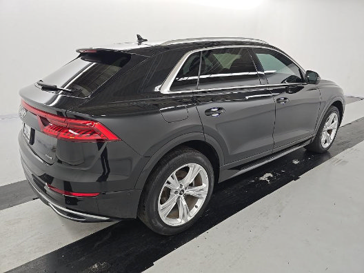 Used 2023 Audi Q8 Premium Plus w/ Premium Plus Package AWD/4WD image 3