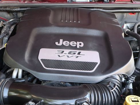 Used 2013 Jeep Wrangler Sport AWD/4WD image 33