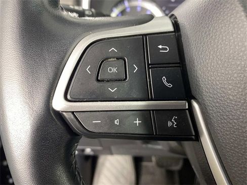 Used 2022 Toyota Highlander XLE image 19