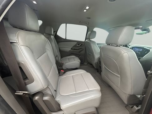 Used 2020 Chevrolet Traverse Premier FWD image 11