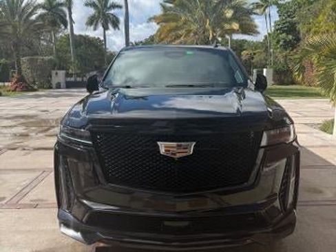 Used 2023 Cadillac Escalade ESV V image 3