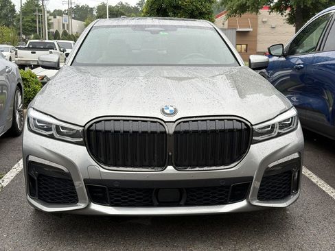 Used 2022 BMW 750i xDrive w/ M Sport Package AWD/4WD image 2