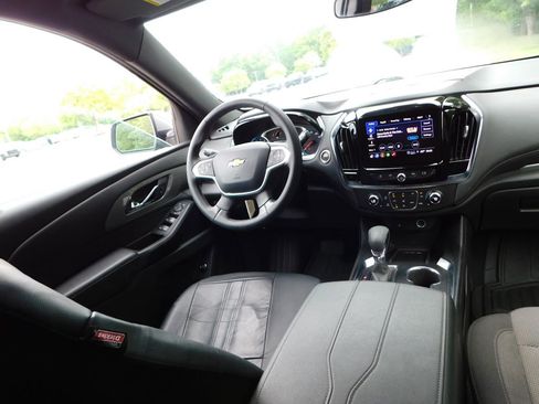 Used 2023 Chevrolet Traverse LT FWD image 6