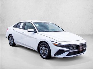 Used 2024 Hyundai Elantra SEL FWD video 3