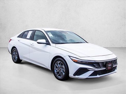 Used 2024 Hyundai Elantra SEL FWD image 3