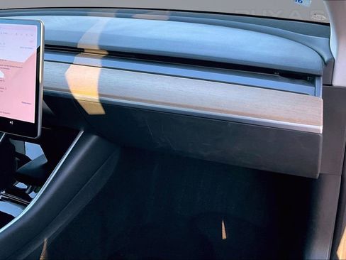 Used 2018 Tesla Model 3 Long Range image 17