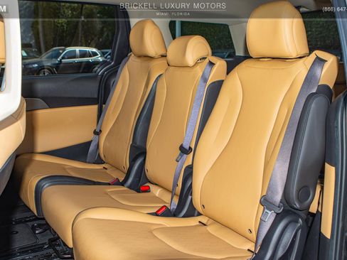 Used 2022 Kia Carnival LX image 13