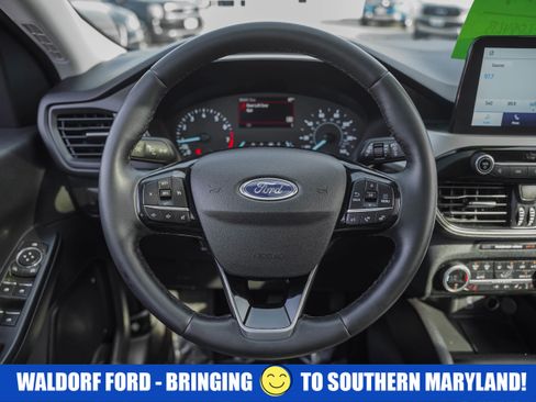 Used 2021 Ford Escape SE w/ SE Sport Appearance Package image 31