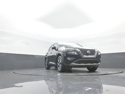 Used 2023 Nissan Rogue SV image 24