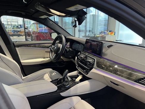 Used 2023 BMW M550i xDrive w/ Dynamic Handling Package image 38