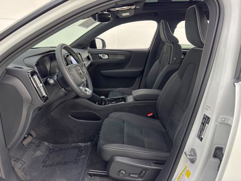 Used 2024 Volvo XC40 Recharge Plus w/ Protection Package Premier image 17