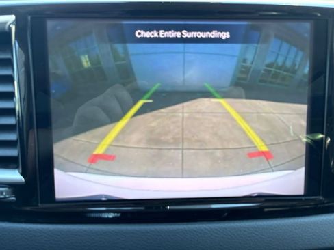 Used 2022 Chrysler Pacifica Touring-L FWD image 20