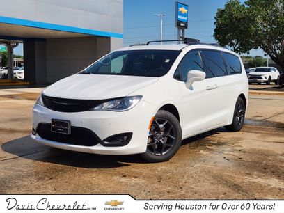 Used 2018 Chrysler Pacifica Touring-L w/ Advanced Safetytec Group