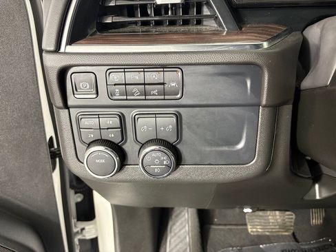 Used 2025 Chevrolet Suburban Z71 AWD/4WD image 28