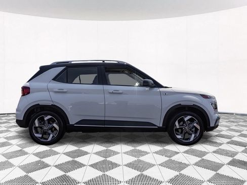 Certified 2025 Hyundai Venue Limited FWD image 11