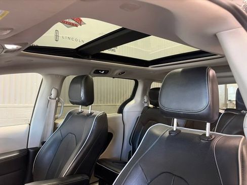 Used 2022 Chrysler Pacifica Limited FWD image 42