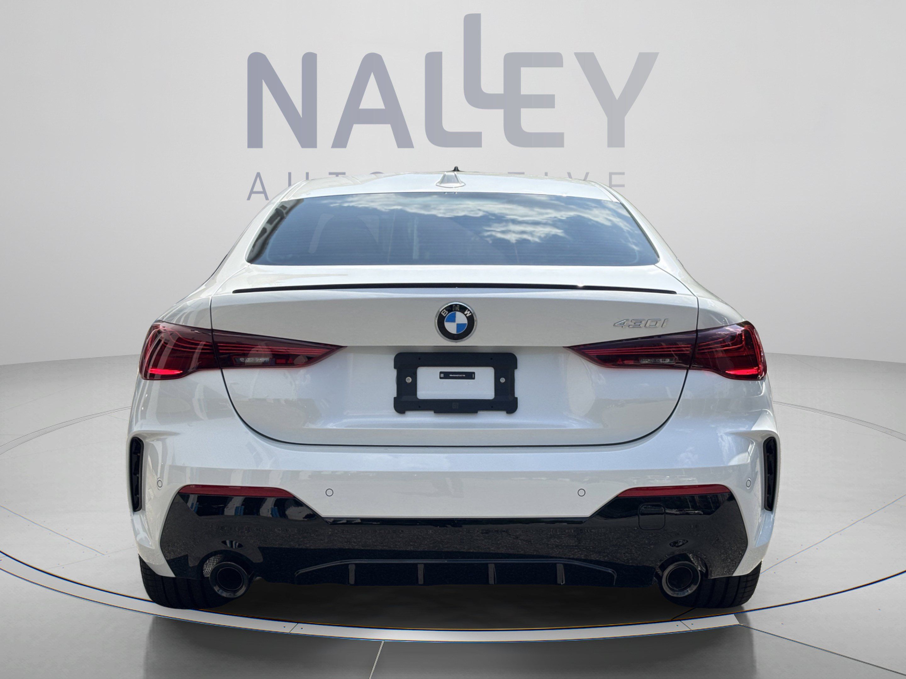 Used 2026 BMW 430i Coupe w/ M Sport Package RWD image 3
