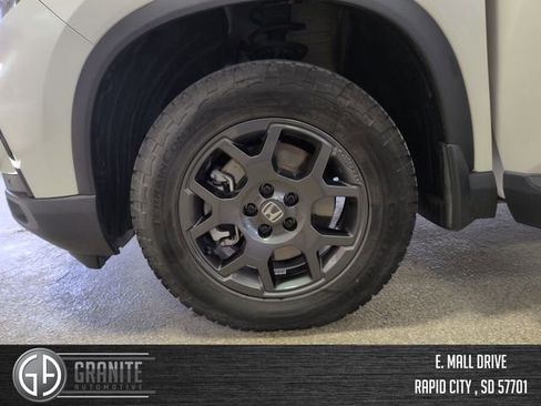 Used 2025 Honda Pilot TrailSport image 26