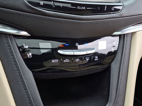 Used 2017 Cadillac XT5 Premium Luxury image 17