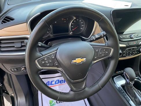 Used 2024 Chevrolet Equinox Premier FWD image 11