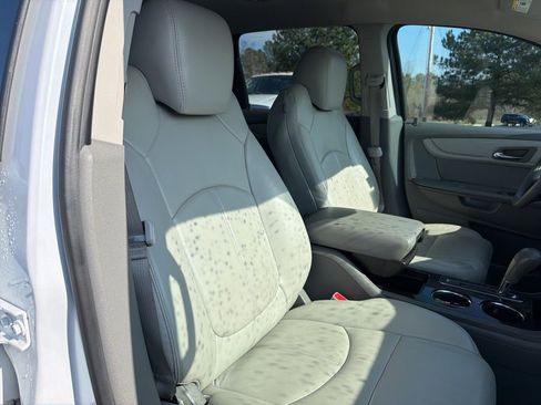 Used 2016 Chevrolet Traverse LT image 21