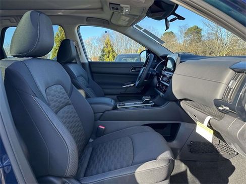New 2025 Nissan Pathfinder SV w/ SV Premium Package image 10