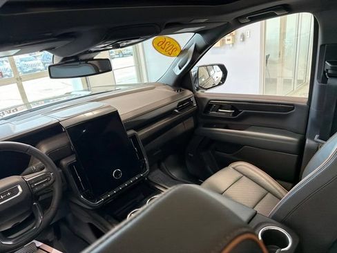 Used 2026 GMC Yukon AT4 w/ LPO, Floor Liner Package AWD/4WD image 36