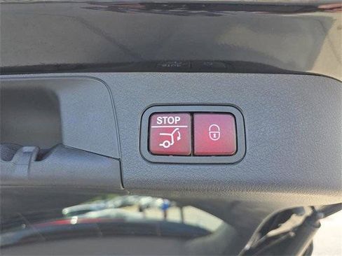 Used 2026 Mercedes-Benz GLB 250 4MATIC image 7