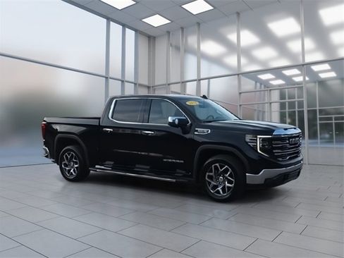 Used 2022 GMC Sierra 1500 SLT w/ SLT Convenience Package image 2