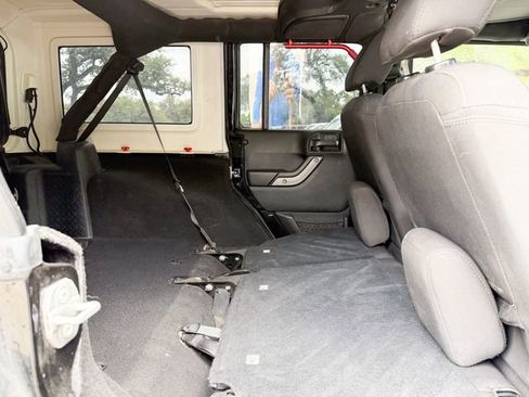 Used 2018 Jeep Wrangler Unlimited Sport S image 21